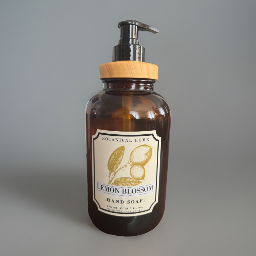 PREMIUM LEMON BLOSSOM LIQUID HAND SOAP IN GLASS BOTTLE